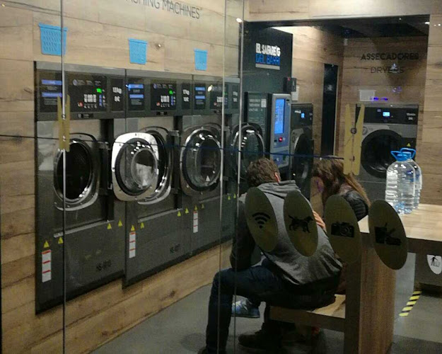 El Safareig del Barri - Bugaderia / Laundry / Lavandería / Laverie