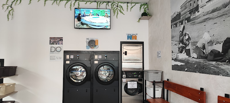 Do Laundry. Burgos Lavanteria Autoservico