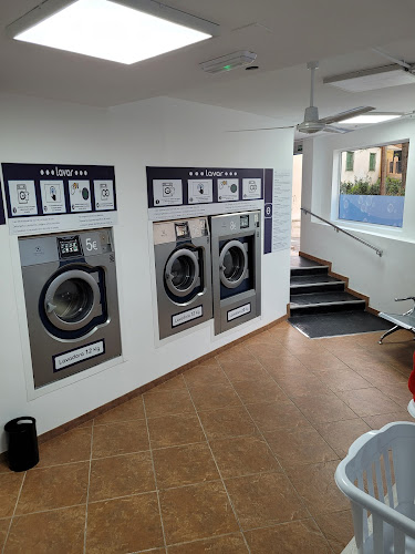 Lavandería Autoservicio Burbujas