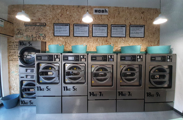 El Calcetin Perdut - Lavanderia Autoservicio and Luggage Storage